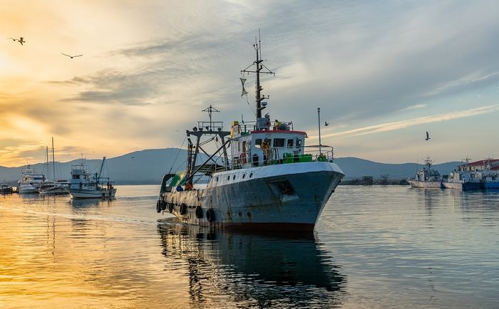 O navă de pescuit rusească s-a scufundat în Marea Barents. Nava avea 19 persoane la bord