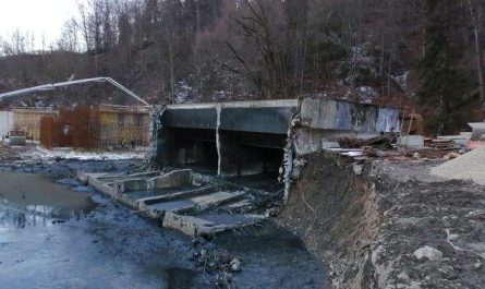 Perete decantor prabusit statie epurare Sinaia