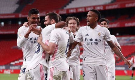Jucatori Real Madrid bucurie dupa gol adunati in grup