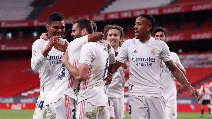 Jucatori Real Madrid bucurie dupa gol adunati in grup