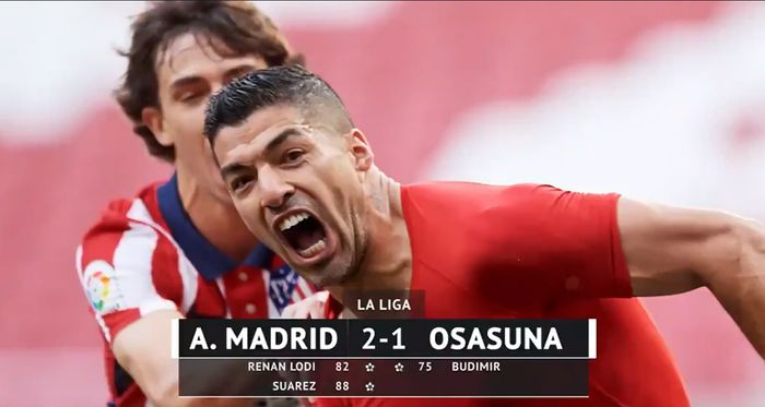 Luis Suarez super fericit dupa inscrierea golului si cu tricoul jos