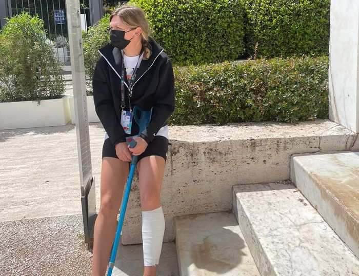 Simona Halep accidentata la gamba stanga la Roma