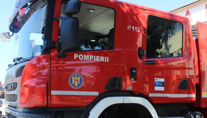 Patru familii din judeţul Neamţ au rămas izolate după ruperea unui podeţ din lemn