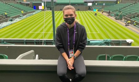 Simona Halep pe terenul central de la Wimbledon