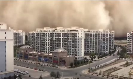 Furtuna de nisip in Dunhuang China