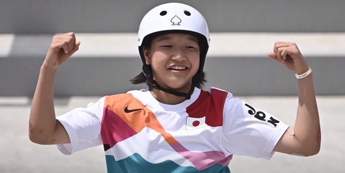 O japoneză de doar 13 ani a devenit prima campioană olimpică din istorie la skateboard