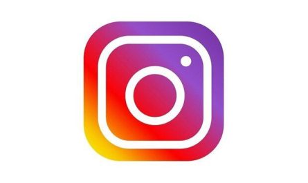 Instagram logo pe fundal alb