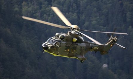 elicopter militar in zbor