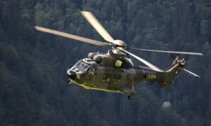 elicopter militar in zbor