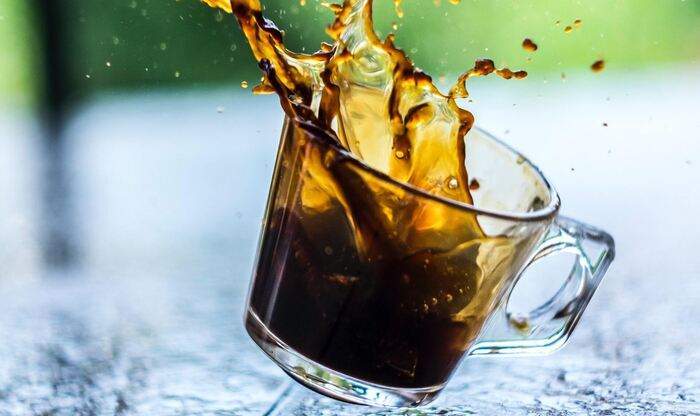 Cum eliminam o pata de cafea de pe haine