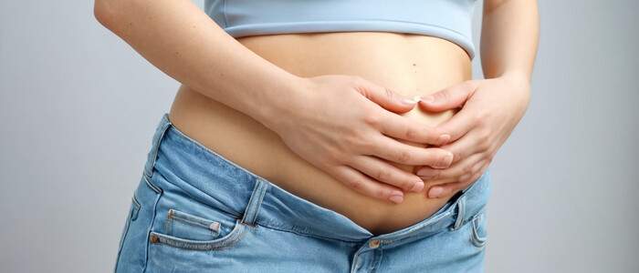 persoana cu balonare burta umflata